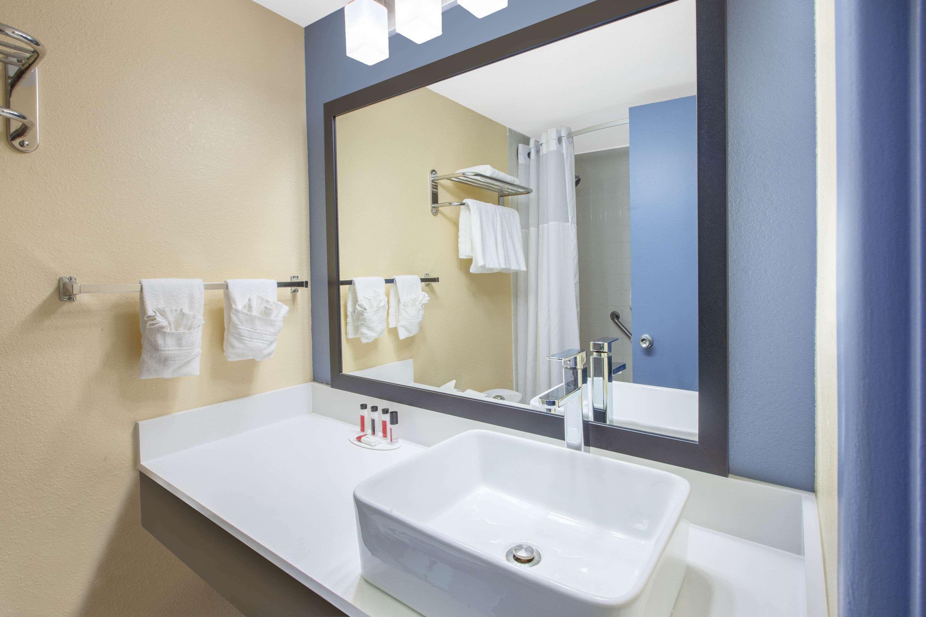 Days Inn & Suites By Wyndham Grand Rapids Near Downtown Wyoming Extérieur photo
