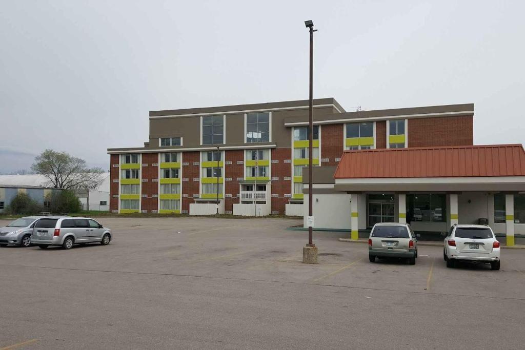Days Inn & Suites By Wyndham Grand Rapids Near Downtown Wyoming Extérieur photo