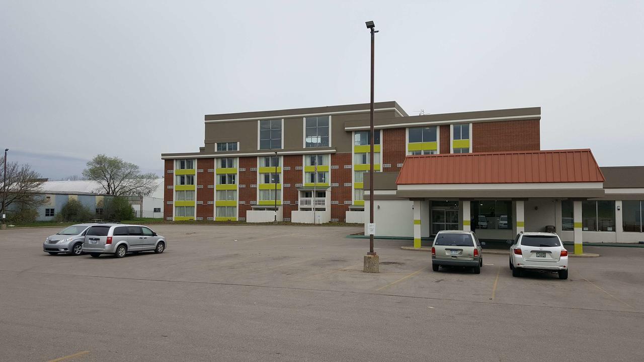 Days Inn & Suites By Wyndham Grand Rapids Near Downtown Wyoming Extérieur photo